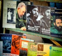 _E7A6114 Fidel books on the street web ready